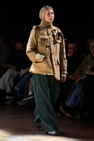 Look 18